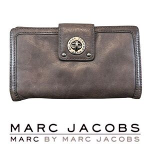 Marc by Marc Jacobs Totally Turnlock Leather Wallet in Gray